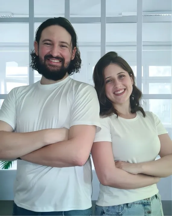 Fundadores da Adelante Assessoria Estudantil e Imobiliária em La Plata, especialistas em Medicina na Argentina.